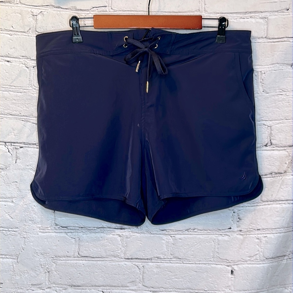 Nautica Navy Blue Athletic Shorts Size Large Excellent Condition
